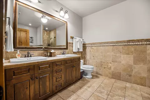 Bath - 23055 Nicklaus Dr UNIT 501 A/B, Bend, OR 97701 photo 4 of 6