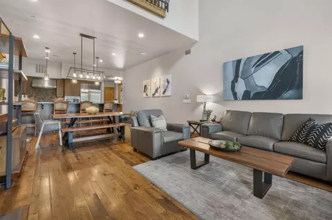 Living - 23055 Nicklaus Dr UNIT 501 A/B, Bend, OR 97701 photo 2 of 2