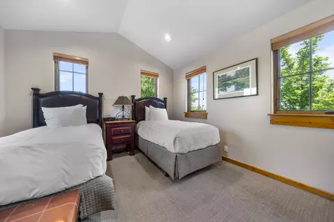 Bedroom - 23055 Nicklaus Dr UNIT 501 A/B, Bend, OR 97701 photo 4 of 6