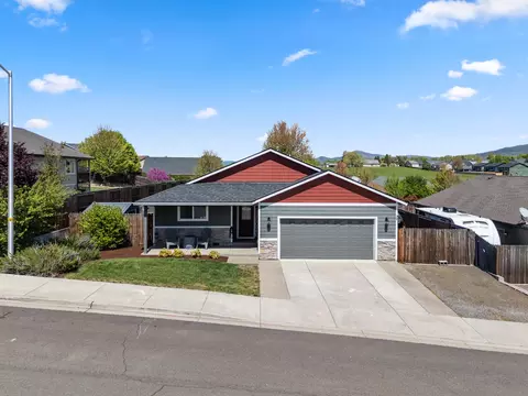 914 Sellwood Dr, Eagle Point, OR 97524