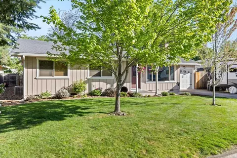 1217 Fortune Dr, Medford, OR 97504