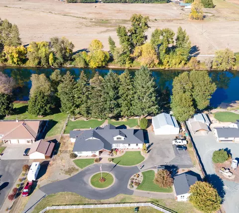 4500 Leonard Rd, Grants Pass, OR 97527