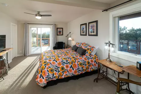 Bedroom - 21850 Butte Ranch Rd, Bend, OR 97702 photo 2 of 3