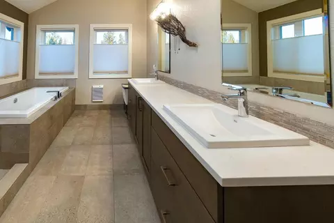 Bath - 21850 Butte Ranch Rd, Bend, OR 97702 photo 2 of 2