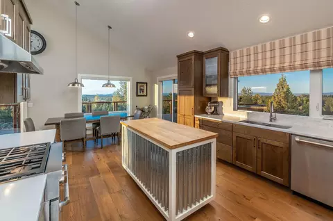 Kitchen - 21850 Butte Ranch Rd, Bend, OR 97702 photo 2 of 3