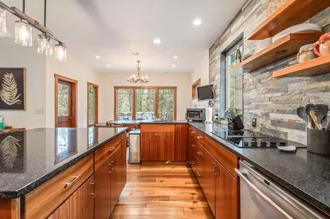 Kitchen - 17046 Cooper Dr, Bend, OR 97707 photo 4 of 7