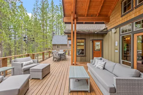 Exterior - 17046 Cooper Dr, Bend, OR 97707 photo 6 of 7