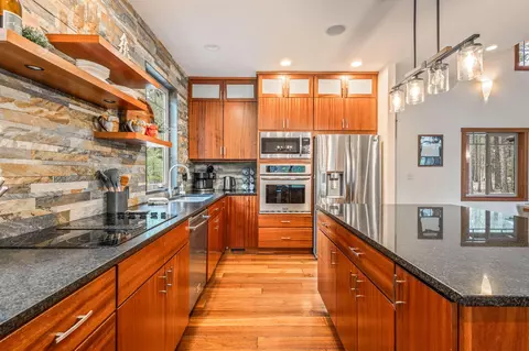 Kitchen - 17046 Cooper Dr, Bend, OR 97707 photo 5 of 7