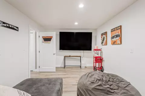 Bedroom - 17046 Cooper Dr, Bend, OR 97707 photo 3 of 6