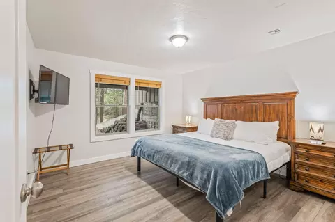 Bedroom - 17046 Cooper Dr, Bend, OR 97707 photo 4 of 6