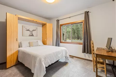 Bedroom - 17046 Cooper Dr, Bend, OR 97707 photo 5 of 6