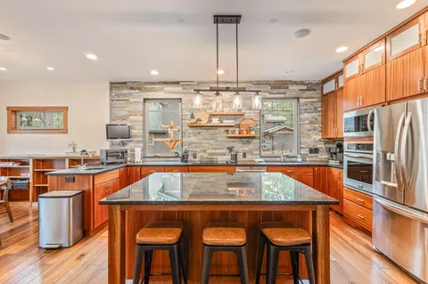 Kitchen - 17046 Cooper Dr, Bend, OR 97707 photo 3 of 7