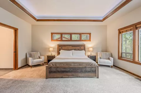 Bedroom - 17046 Cooper Dr, Bend, OR 97707 photo 1 of 6