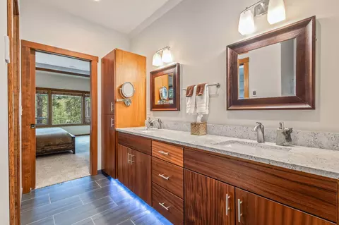 Bath - 17046 Cooper Dr, Bend, OR 97707 photo 1 of 7