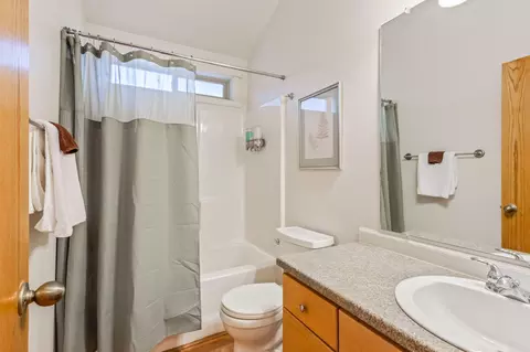Bath - 17046 Cooper Dr, Bend, OR 97707 photo 7 of 7