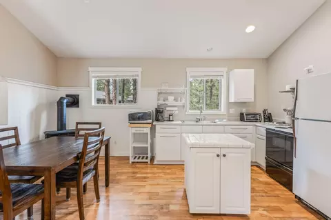 Kitchen - 17046 Cooper Dr, Bend, OR 97707 photo 7 of 7