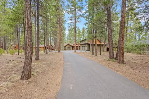 Exterior - 17046 Cooper Dr, Bend, OR 97707 photo 4 of 7
