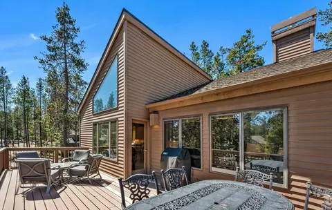 Exterior - 17748 Malheur Ln, Sunriver, OR 97707 photo 6 of 8