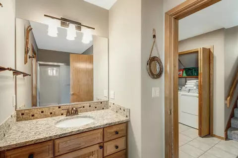 Bath - 17748 Malheur Ln, Sunriver, OR 97707 photo 2 of 2