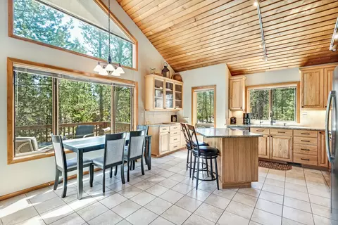 Kitchen - 17748 Malheur Ln, Sunriver, OR 97707 photo 1 of 4