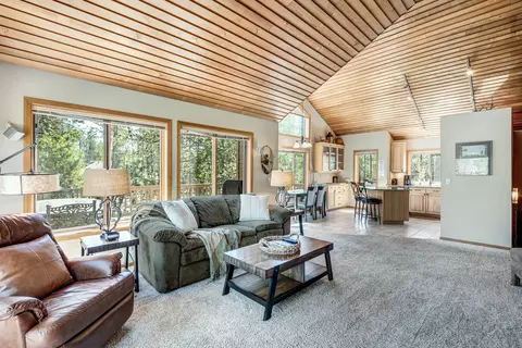 Living - 17748 Malheur Ln, Sunriver, OR 97707 photo 2 of 2