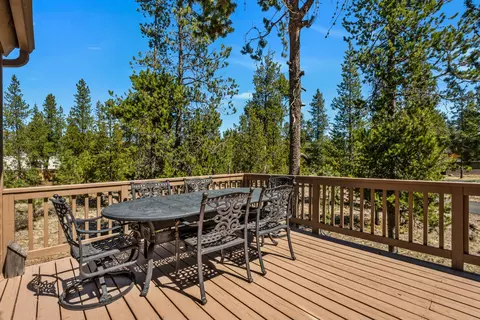 Exterior - 17748 Malheur Ln, Sunriver, OR 97707 photo 4 of 8