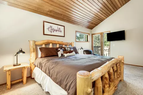 Bedroom - 17748 Malheur Ln, Sunriver, OR 97707 photo 2 of 4