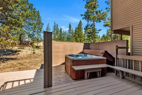 Exterior - 17748 Malheur Ln, Sunriver, OR 97707 photo 7 of 8