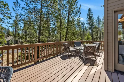 Exterior - 17748 Malheur Ln, Sunriver, OR 97707 photo 5 of 8