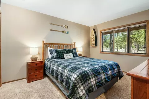 Bedroom - 17748 Malheur Ln, Sunriver, OR 97707 photo 3 of 4