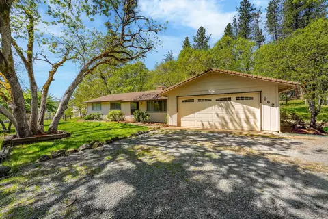 962 E Jones Creek Rd, Grants Pass, OR 97526