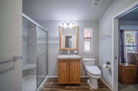 Bath - 53356 Deep Woods Rd, La Pine, OR 97739 photo 1 of 2