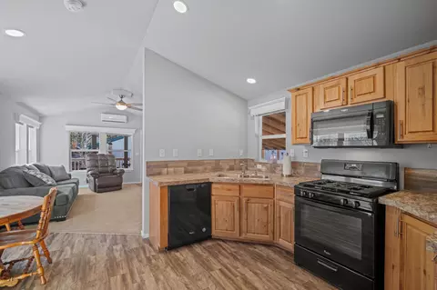 Kitchen - 53356 Deep Woods Rd, La Pine, OR 97739 photo 1 of 2