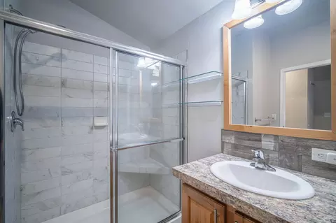 Bath - 53356 Deep Woods Rd, La Pine, OR 97739 photo 2 of 2
