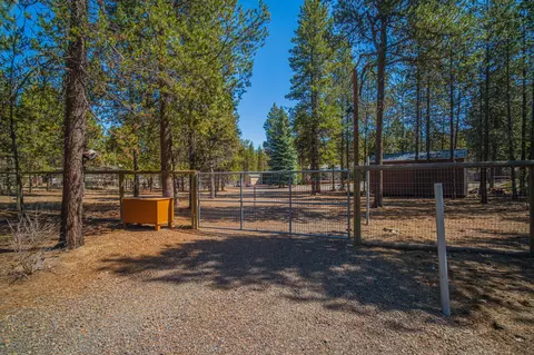 Exterior - 53356 Deep Woods Rd, La Pine, OR 97739 photo 16 of 30