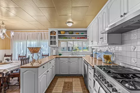 Kitchen - 108 W 4th St, Phoenix, OR 97535 photo 5 of 5