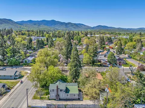 View/Area - 108 W 4th St, Phoenix, OR 97535 photo 3 of 5