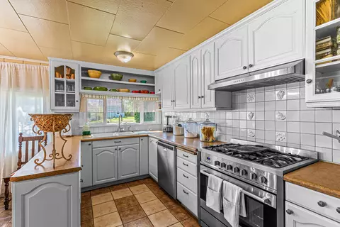 Kitchen - 108 W 4th St, Phoenix, OR 97535 photo 3 of 5
