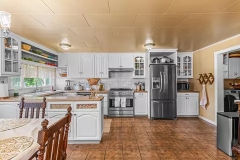 Kitchen - 108 W 4th St, Phoenix, OR 97535 photo 2 of 5