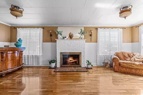 Living - 108 W 4th St, Phoenix, OR 97535 photo 1 of 3