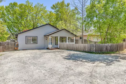 626 Park St, Ashland, OR 97520