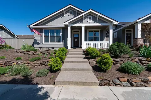 567 Canterwood Dr, Medford, OR 97504