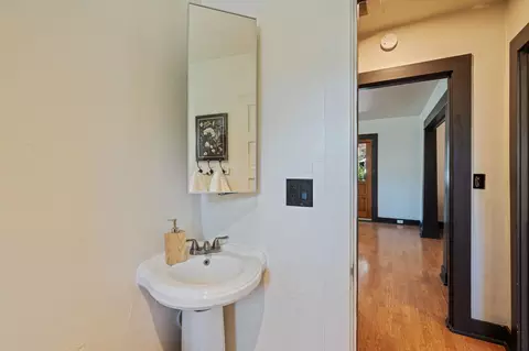 Bath - 355 NW Delaware Ave, Bend, OR 97703 photo 3 of 4