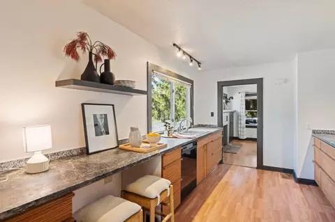 Kitchen - 355 NW Delaware Ave, Bend, OR 97703 photo 6 of 6
