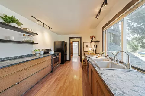 Kitchen - 355 NW Delaware Ave, Bend, OR 97703 photo 5 of 6