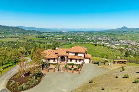 2816 Quail Run Rd, Talent, OR 97540