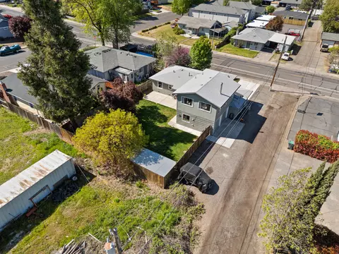 332 N 2nd St, Central Point, OR 97502 photo 40