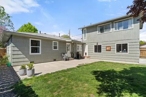 332 N 2nd St, Central Point, OR 97502 photo 23
