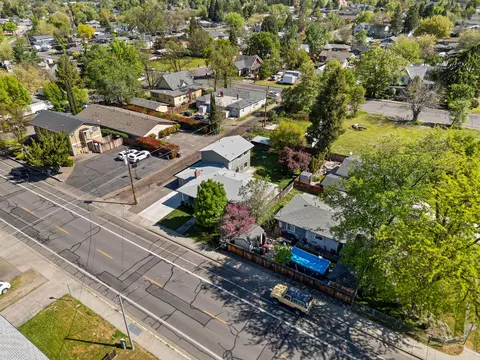 332 N 2nd St, Central Point, OR 97502 photo 32