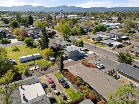 332 N 2nd St, Central Point, OR 97502 photo 35